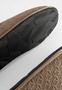 Next Slip-on sandaler - sand brown