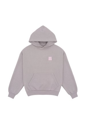 Sweat à capuche gris clair avec poche avant et petit logo rayé vertical rose sur le côté gauche de la poitrine, présenté à plat sur fond blanc.