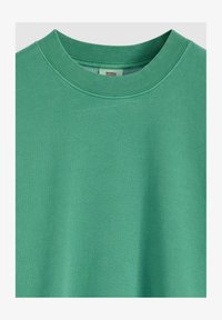 Unselected, pine green green