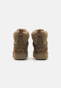 UGG CLASSIC ALPINE LACE-UP - Snowboots  - hickory