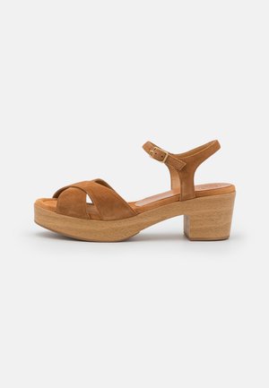 Clogs - cognac