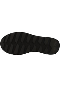 Semelle de chaussure en caoutchouc noir avec un motif texturé et des rainures profondes pour une meilleure adhérence. Présente le nom de la marque "ara" embossé près de la zone des orteils.