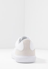Lacoste Matalavartiset tennarit - white