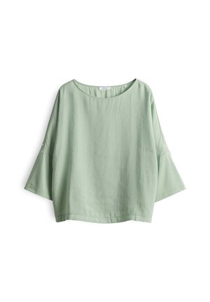 Top verde chiaro, morbido e dal taglio ampio, con maniche a campana a tre quarti, scollo rotondo e una trama delicata. Presenta una leggera lucentezza e un design semplice.