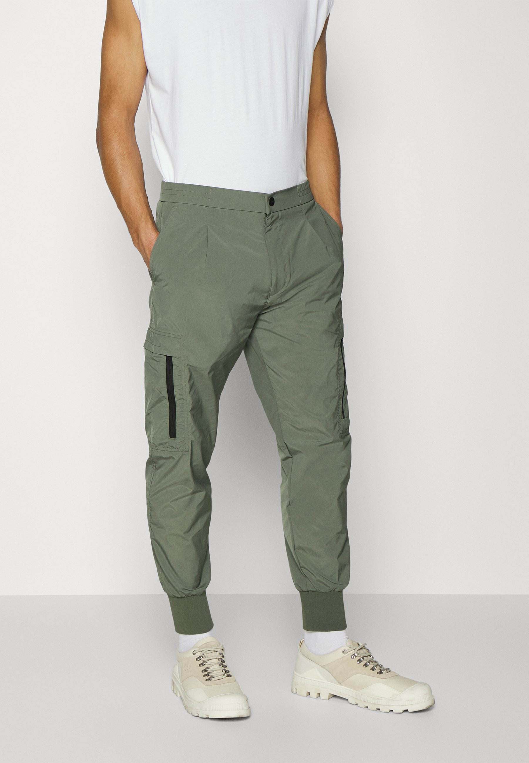 HUGO Cargo trousers - dark beige/beige 