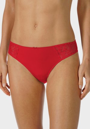 Rote Bikini-Unterwäsche mit Spitzenakzenten an den Seiten, verfügt über eine glatte Textur und eine Schleifenverzierung an der Vorderseite. Klassisches und feminines Design.