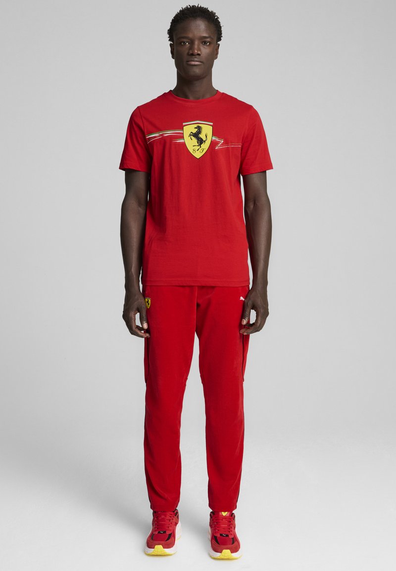 Puma SCUDERIA FERRARI RACE BIG SHIELD - Marškinėliai su spaudiniu - rosso corsa