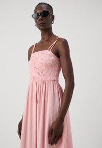 Vero Moda Tall VMCAMMI SINGLET SMOCK DRESS - Maxikjole - peaches n cream