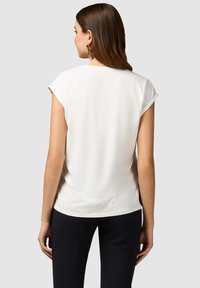 Oltre CON SCOLLO A V - Camicetta - bianco