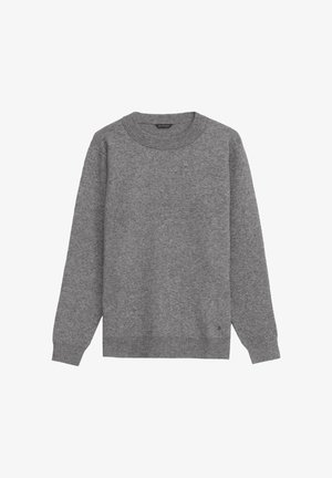 Szary sweter wykonany z miękkiego materiału, z długimi rękawami, okrągłym dekoltem, ściągaczami na mankietach oraz subtelnym logo na dole.