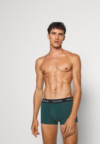Calvin Klein Underwear LOW RISE TRUNK STRETCH 3 PACK - Cuecas boxer - dark green/light blue