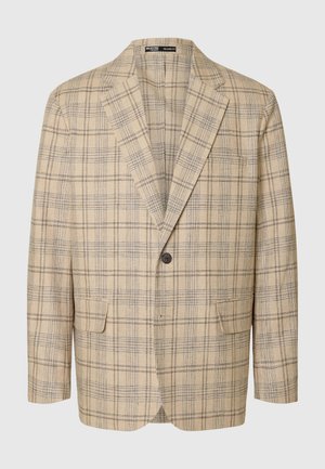 Blazer beige claro con un patrón de cuadros en marrón y azul marino. Presenta solapas con muesca, un cierre de un solo botón y dos bolsillos frontales.