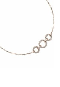 Collana in oro rosa con tre cerchi intrecciati, ciascuno impreziosito da piccoli gemmi trasparenti, collegati a una delicata catena.
