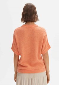 OPUS Stickad tröja - coral