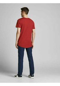 Jack & Jones JJENOA TEE CREW NECK - T-Shirt basic - red dahlia