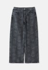 VIHKIRUUSU UNISEX - Sirgete säärtega teksad - light grey