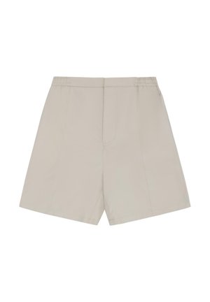 Beige knielange short met een elastische tailleband en een detaillering van een voorste naad, plat uitgestald op een witte achtergrond.