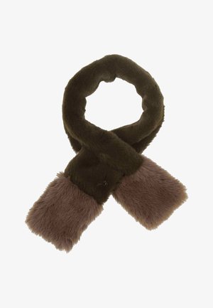 Rjav lažni krznenski šal z temnejšim zavitim telesom in svetlejšimi puhastimi konci, urejen v ohlapno vozlo na belem ozadju.