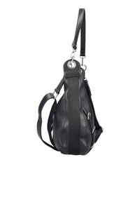 Sac à dos en cuir noir, avec bandoulières ajustables et détails en anneau métallique, présenté suspendu sur fond blanc.