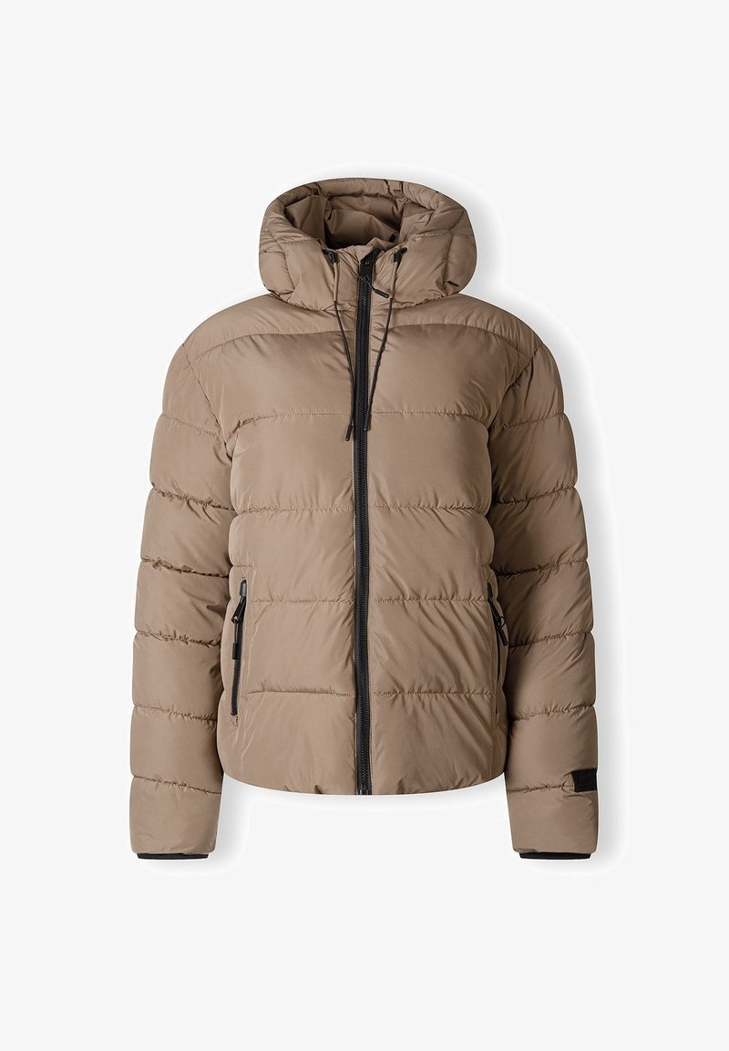 Beige gewatteerde jas met een capuchon, voorzien van een rits aan de voorkant, twee zijzakken en elastische manchetten. Gladde textuur met horizontale stiknaden.