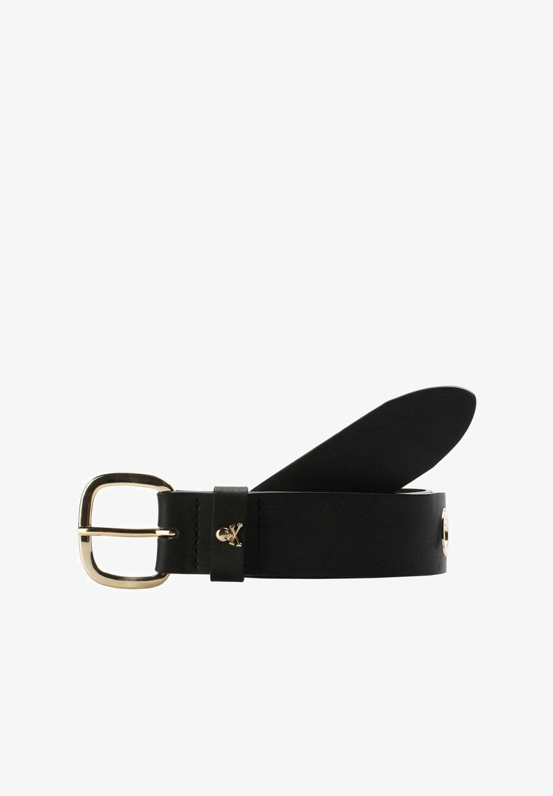 Ceinture en cuir noire avec boucle dorée et petit détail de crâne et os croisés en or sur la boucle de ceinture, affichée sur un fond blanc.