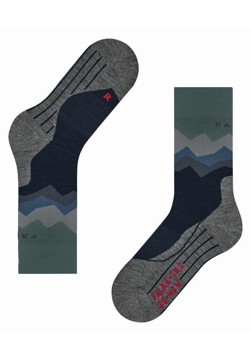Calcetines grises con patrones de montañas en tonos azul marino, verde y azul. Presentan un borde acanalado y un acento de logo rojo. Material de punto cómodo.