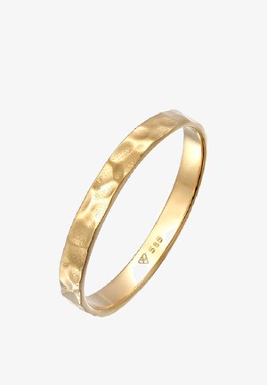 Hamret guld ring med en glat indvendig band, der har en struktureret ydre og er stemplet med en renhedsmarkering på 585.