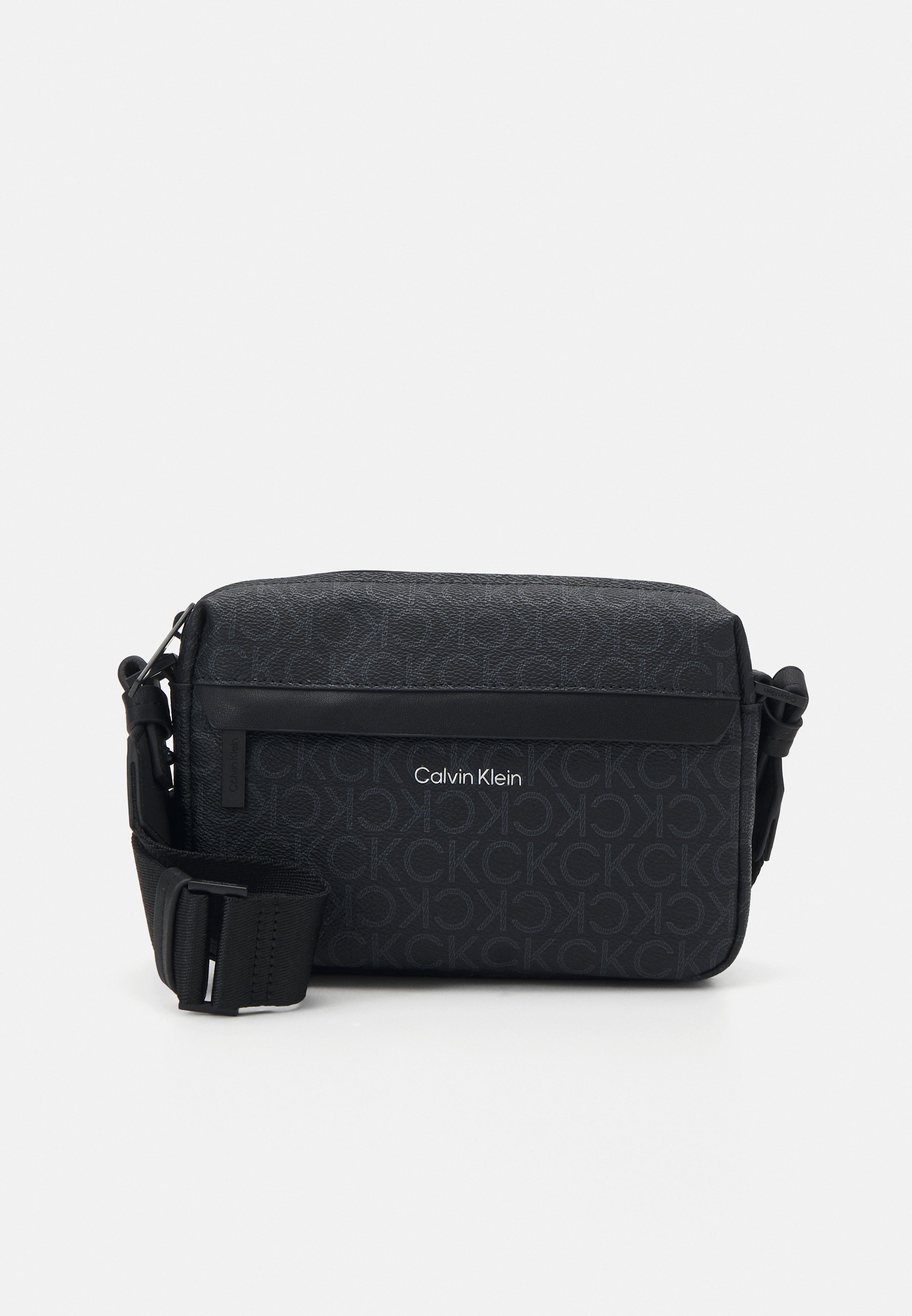 Calvin Klein MUST CAMERA BAG MONO UNISEX - Across body bag - black 