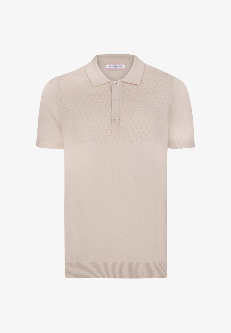 Beżowa dzianinowa koszulka polo z teksturowanym wzorem w romby na górnej części, z płaskim kołnierzykiem i trzema guzikami na listwie.