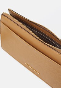 MICHAEL Michael Kors EMPIRE  - Håndveske - pale peanut