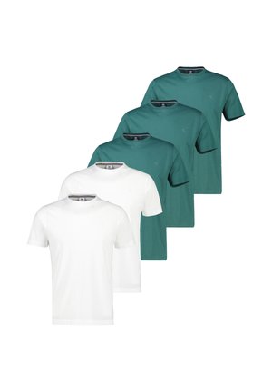 Pięć prostych, krótkich koszulek z okrągłym dekoltem, dwie białe na przodzie i trzy turkusowe z tyłu, ułożone diagonalnie na białym tle.