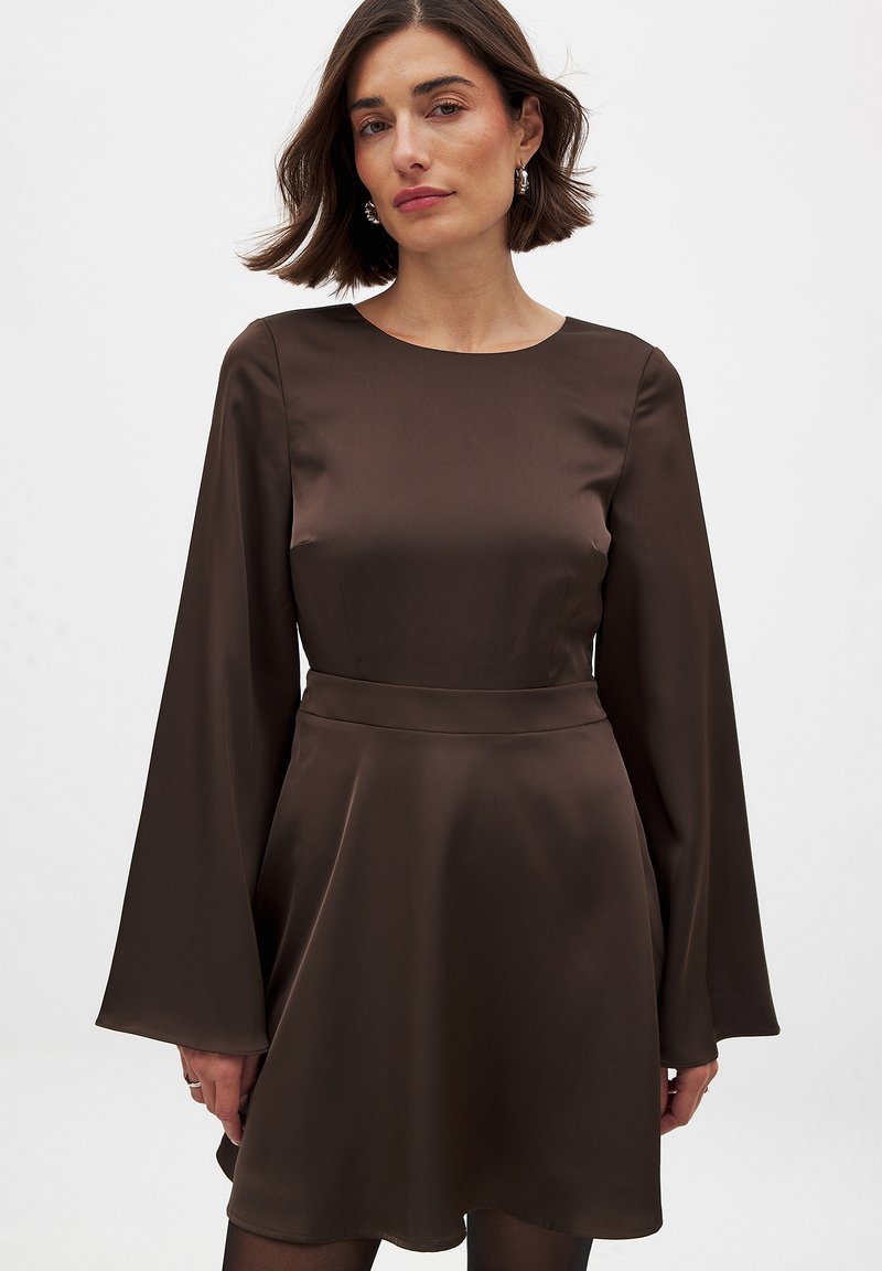 NA-KD OPEN BACK - Juhlamekko - brown