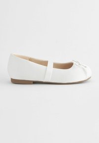 Next BALLET SHOES - Lära-gå-skor - white stain resistant satin