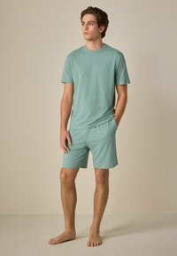 Next REGULAR FIT SHORT SLEEVE SET - Nattplagg set - sage green