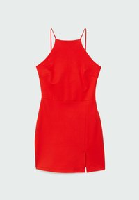 Robe courte rouge sans manches avec fines bretelles spaghetti et une petite fente à l'avant de la jupe.