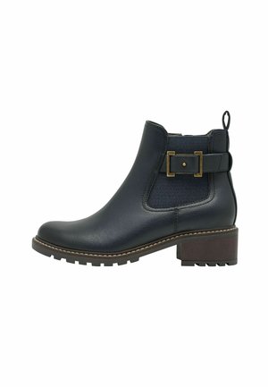 Bottine en cuir noir avec texture lisse, panneaux latéraux élastiques, détail de boucle décoratif et un talon chunky en bois.