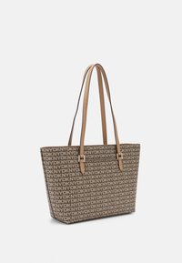 DKNY BRYANT TOTE - Kézitáska - chino/cappuccino