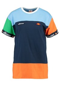 Barevné tričko s krátkým rukávem, které obsahuje modré, zelené, tmavě modré, oranžové a bílé části. Na hrudi a rukávech je logo "ellesse".