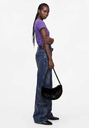 Karl Lagerfeld Jeans, KLJ BOX LOGO SLINGBAG FURRY - Håndtasker - black