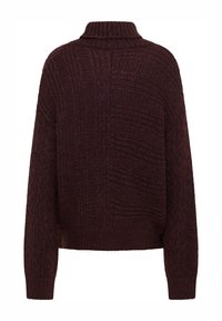 Bordo spalvos megztinis su aukštu apykakliu, pasižymintis įvairių tekstūrų raštais ir laisvu siluetu. Minkšta, stora medžiaga su ribuotu rankogaliu.