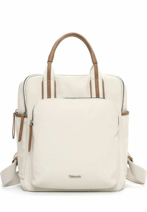 Rucksack in Cremefarbe mit vorderer Reißverschlusstasche, hellbraunen Griffen, Seitentaschen und verstellbaren Schulterriemen vor weißem Hintergrund.