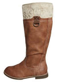 Botte montante en simili cuir marron avec un revers en fausse fourrure crémeux texturé, couture décorative et détail en anneau métallique sur le côté.