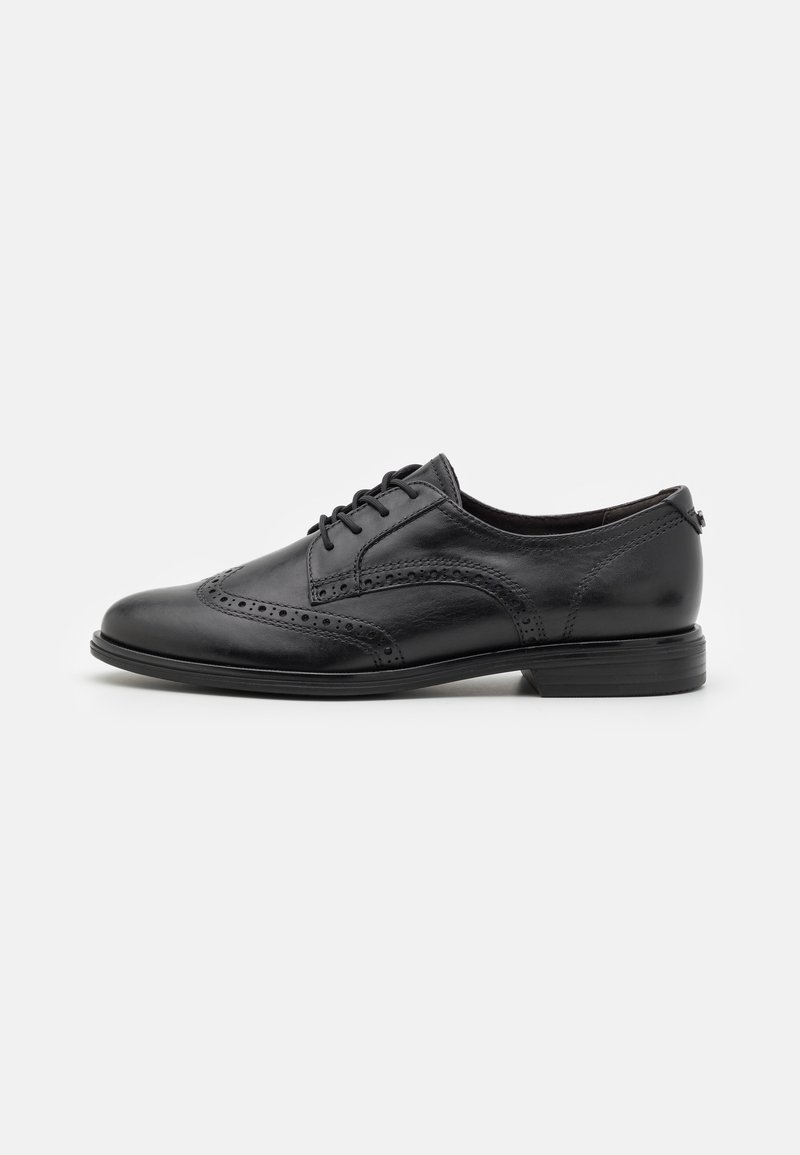 Svart lær snøresko med brogue-detaljer, avrundet tå, lav stablet hæl og glatt finish.
