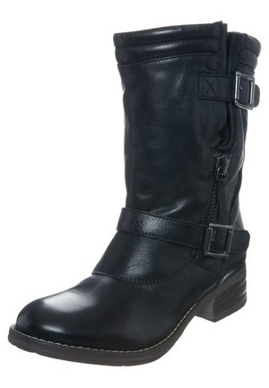 Botte noire en cuir mi-mollet avec deux brides à boucle ajustables, fermeture éclair latérale, bout arrondi et talon bas empilé.