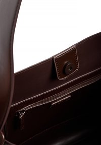 NA-KD BUCKLE - Käsilaukku - dark brown
