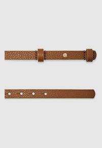 Rudas odinis diržas su tekstūruota paviršiumi, turintis auksinės spalvos mygtuką ir penkis vienodai išdėstytus kabelius reguliavimui.