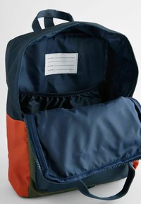 Next HANDLE REGULAR FIT - Cartable d'école - colourblock