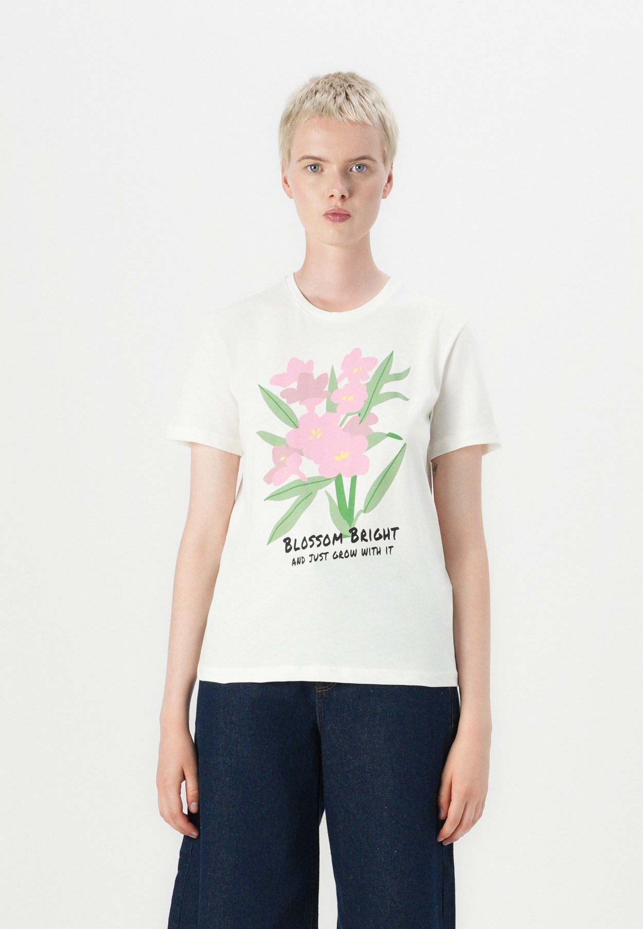 ONLKATTY TEE