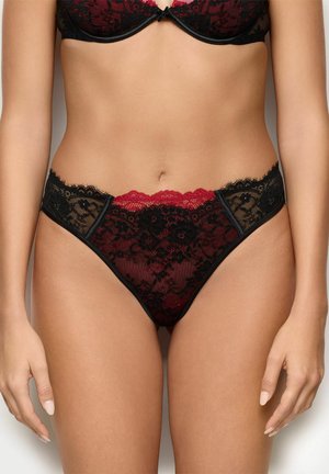 Rot-Schwarzes Spitzenunterwäsche-Set mit gewelltem Bund, floralem Muster und durchscheinendem Stoff mit kontrastierenden Akzenten.