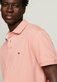Tommy Hilfiger REGULAR - Poloshirt - teaberry blossom